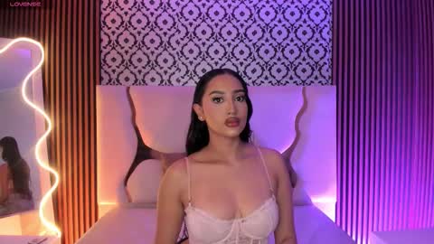 Snapshot of beella_tay1 chatting on February 11, 11:48 am BELLA online show from February 11, 11:48 am