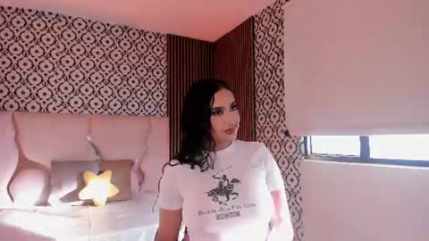 Snapshot of beella_tay1 chatting on June 17, 11:45 am BELLA online show from June 17, 11:45 am