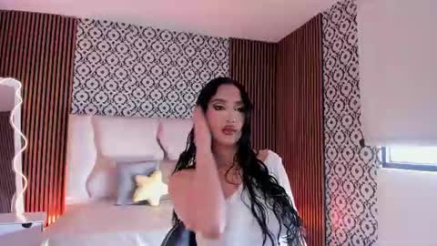 Snapshot of beella_tay1 chatting on July 11, 12:30 pm BELLA online show from July 11, 12:30 pm