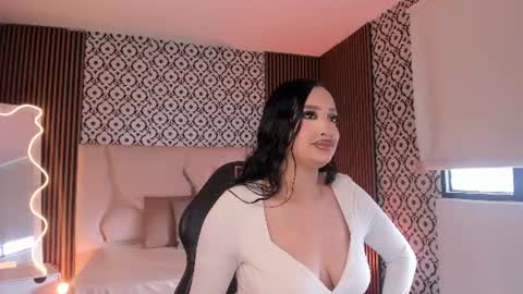 Snapshot of beella_tay1 chatting on July 30, 1:32 pm BELLA online show from July 30, 1:32 pm
