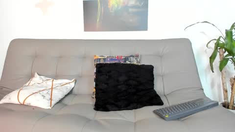 Snapshot of belamiramil chatting on February 27, 2:42 am independent model online show from February 27, 2:42 am