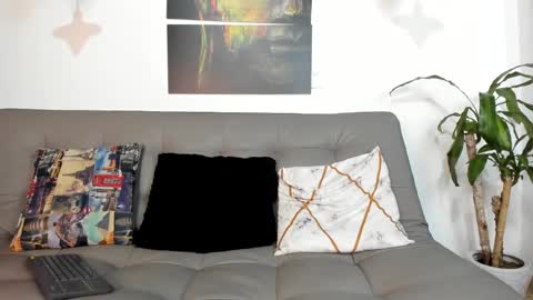 Snapshot of belamiramil chatting on February 28, 1:05 am independent model online show from February 28, 1:05 am