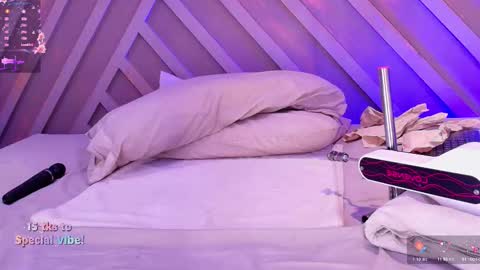 Snapshot of belamonroe chatting on December 13, 7:53 pm Bela online show from December 13, 7:53 pm