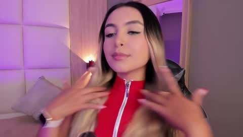 Bella cam online show from September 15, 7:25 pm