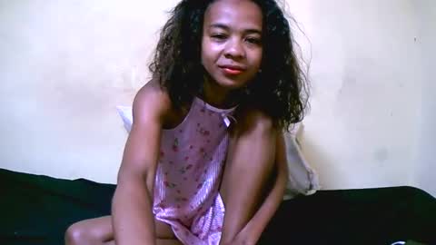 Snapshot of bella193999 chatting on December 15, 5:13 am bella193999 online show from December 15, 5:13 am