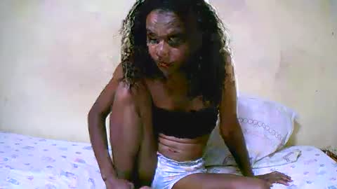 Snapshot of bella193999 chatting on December 19, 8:23 am bella193999 online show from December 19, 8:23 am