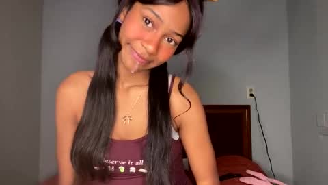 Snapshot of bella19sua chatting on November 24, 5:18 am bella19sua online show from November 24, 5:18 am