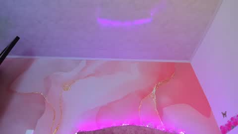 Snapshot of bella__sweets chatting on December 30, 10:01 pm Melanie online show from December 30, 10:01 pm