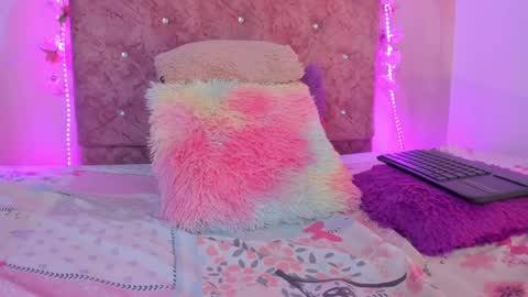 Snapshot of bella__sweets chatting on January 10, 9:53 pm Melanie online show from January 10, 9:53 pm