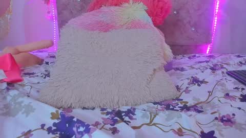 Snapshot of bella__sweets chatting on February 7, 10:41 pm Melanie online show from February 7, 10:41 pm