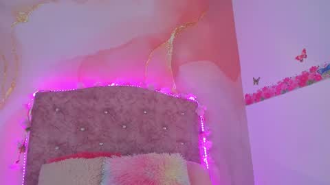 Snapshot of bella__sweets chatting on February 13, 6:48 pm Melanie online show from February 13, 6:48 pm