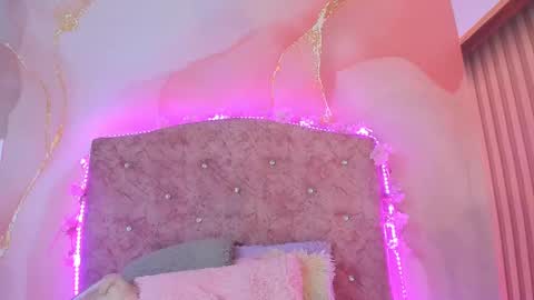 Snapshot of bella__sweets chatting on March 9, 1:14 am Melanie online show from March 9, 1:14 am