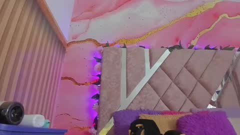 Melanie  online show from February 18, 10:33 am