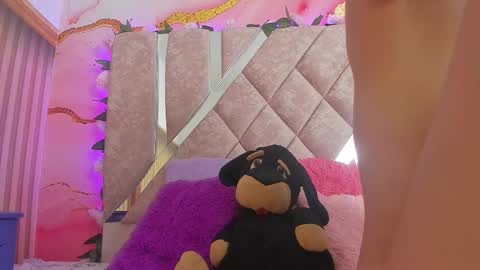 Melanie  online show from March 5, 10:33 am