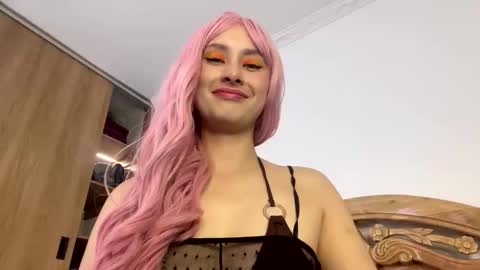 Snapshot of bella__w chatting on October 23, 1:54 pm Zia online show from October 23, 1:54 pm