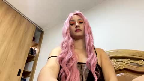 Snapshot of bella__w chatting on October 24, 2:19 am Zia online show from October 24, 2:19 am