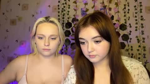 bella_and_alice online show from October 1, 2:56 pm