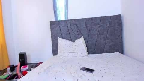 Snapshot of bella_bleak chatting on November 29, 12:19 pm Bella and Andrew special couple online show from November 29, 12:19 pm