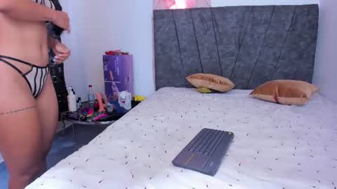 Snapshot of bella_bleak chatting on July 21, 12:40 pm Bella and Andrew special couple online show from July 21, 12:40 pm