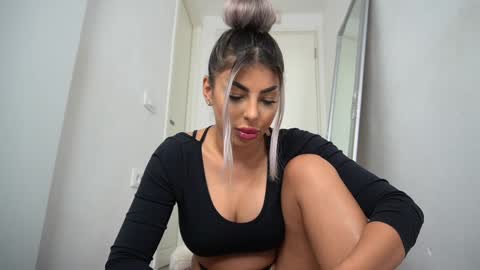 Emma  Bella online show from October 2, 11:45 pm