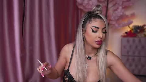 Snapshot of bella_blonda chatting on May 2, 10:15 pm Emma Bella online show from May 2, 10:15 pm