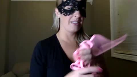 Snapshot of bella_bradford chatting on March 4, 2:17 am Bella Bradford online show from March 4, 2:17 am