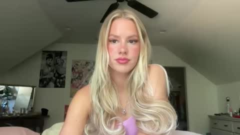 Snapshot of bella_christian chatting on June 3, 7:30 pm Bella Baby online show from June 3, 7:30 pm