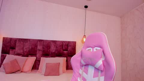 BELLA CLARCK online show from November 14, 11:35 pm