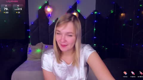 Snapshot of bella_cosmos chatting on December 25, 5:26 am Bella online show from December 25, 5:26 am