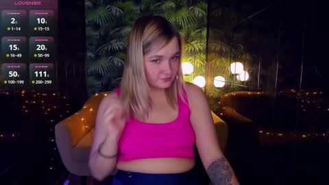 Snapshot of bella_cosmos chatting on December 28, 8:26 am Bella online show from December 28, 8:26 am