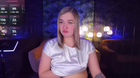 Snapshot of bella_cosmos chatting on January 14, 8:31 am Bella online show from January 14, 8:31 am