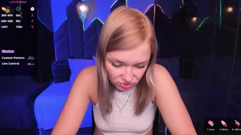 Snapshot of bella_cosmos chatting on October 22, 9:31 am Bella online show from October 22, 9:31 am