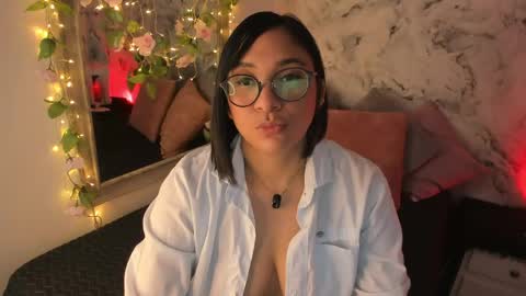 Snapshot of bella_desi chatting on May 26, 1:18 pm Dessi online show from May 26, 1:18 pm