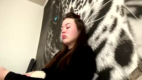 Hanna here Welcome  online show from May 13, 3:59 am
