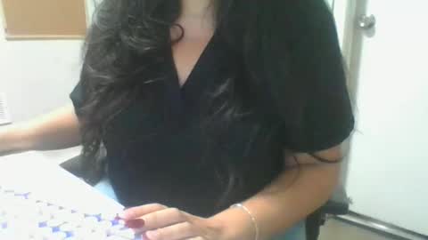 Snapshot of bella_dulce chatting on November 5, 6:41 pm bella_dulce online show from November 5, 6:41 pm