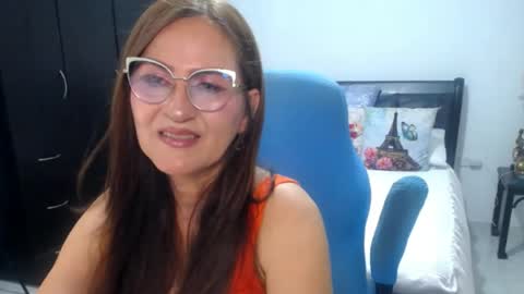 Snapshot of bella_ghisell chatting on May 22, 9:20 pm Bella online show from May 22, 9:20 pm