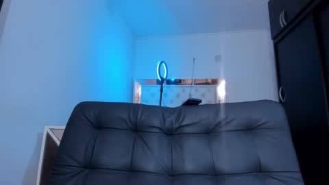 bella_hamilton online show from December 17, 1:11 am