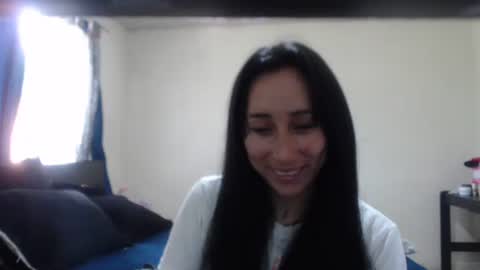 Snapshot of bella_luna34 chatting on March 13, 3:29 pm bella_luna34 online show from March 13, 3:29 pm