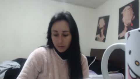 Snapshot of bella_luna34 chatting on May 13, 10:12 am bella_luna34 online show from May 13, 10:12 am