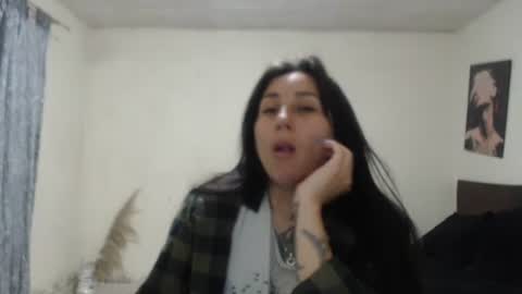 Snapshot of bella_luna34 chatting on June 3, 3:42 am bella_luna34 online show from June 3, 3:42 am