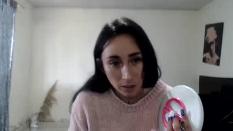 Snapshot of bella_luna34 chatting on June 3, 4:45 pm bella_luna34 online show from June 3, 4:45 pm