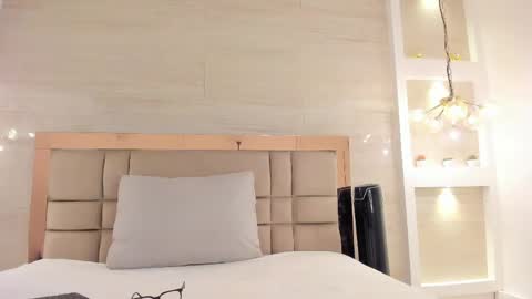  BELLA  online show from April 15, 3:13 am