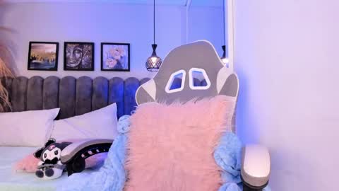 bella_peach_ online show from April 17, 3:20 am