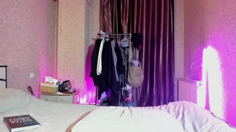 bella sims online show from April 9, 6:24 pm