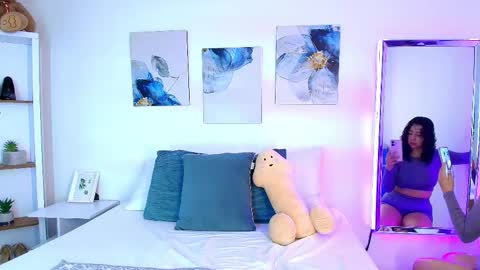 Snapshot of bella_swwan_ chatting on May 3, 7:20 pm Bella Swwan online show from May 3, 7:20 pm