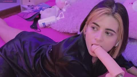 bella_thixx online show from April 22, 2:58 am