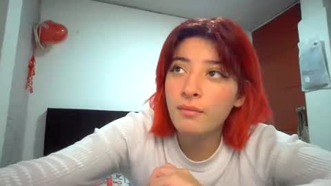 Snapshot of bella_thorne1999 chatting on June 18, 3:29 am bella_thorne1999 online show from June 18, 3:29 am