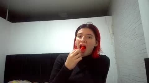 Snapshot of bella_thorne1999 chatting on July 4, 3:02 am bella_thorne1999 online show from July 4, 3:02 am