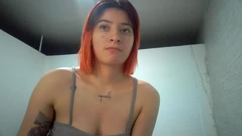 Snapshot of bella_thorne1999 chatting on July 9, 11:42 pm bella_thorne1999 online show from July 9, 11:42 pm