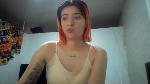Snapshot of bella_thorne1999 chatting on July 19, 8:12 pm bella_thorne1999 online show from July 19, 8:12 pm